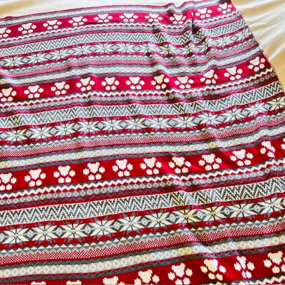 Nordic Xmas Teddy Knit Throw Blanket 56in x 51 in Red White Gray Fair Isle